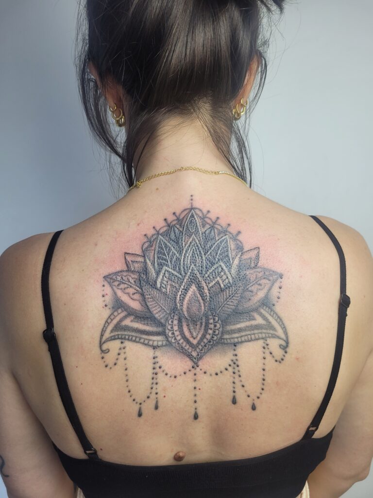 cobertura tatagem mandala costas