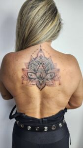 Tatuagem nas costas