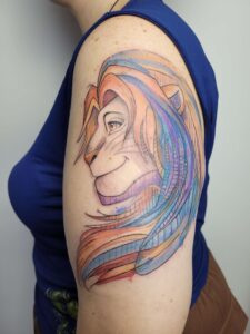 Tatuagem de leão no braço