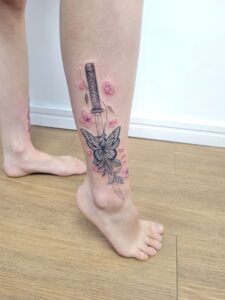 Tatuagem de borboleta no tornozelo