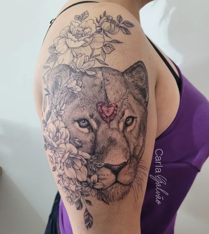 tatuagem onça realista no braço
